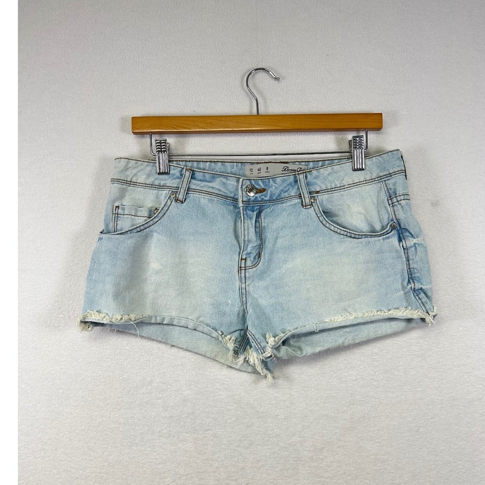 Denim Co Distressed Light Wash Denim‎ Shorts Women's Size 8 Raw Hem